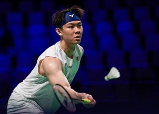 Malaysia's Lee Zii Jia battles Japan's Kodai Naraoka in the second round of the 2026 HYLO Open in Saarbrücken, Germany. Despite struggling with illness, Lee pushed the world No. 9 to three games before losing 21-11, 13-21, 14-21. (Photo: AFP)