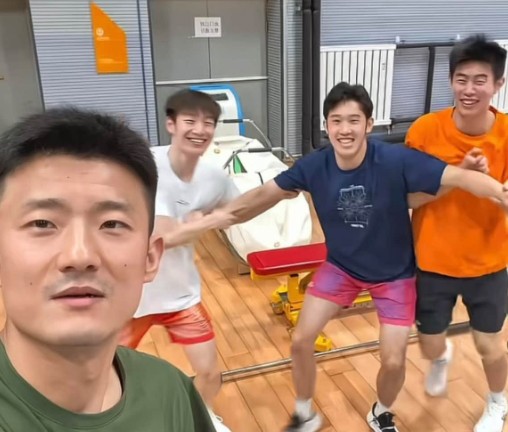Olympic champion Chen Long will lead China’s senior national badminton team for the first time at the 2026 Arctic Open after previously coaching China’s youth squad. （Photo: Chen Long's Weibo)